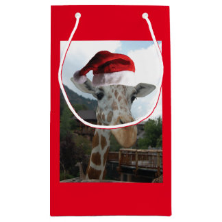 Giraffe mit einem Weihnachtshut zu Weihnachten Kleine Geschenktüte