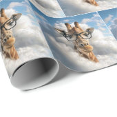 Giraffe mit schwarzer Brille in Wolken Geschenkpapier (Rolleneckpunkt)