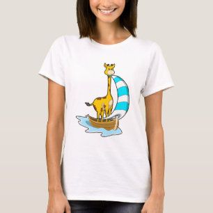 Giraffe mit Segelboot T-Shirt