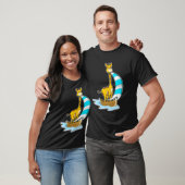Giraffe mit Segelboot T-Shirt (Unisex)