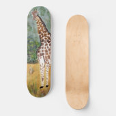 Giraffe nach Skateboard schauend (Vorderseite)