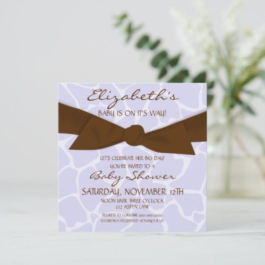 Giraffe Pattern Babydusche Einladung mit Braunschw (Stehend Vorderseite)