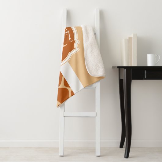 Giraffe Print Monogram Sherpadecke (Beispiel)