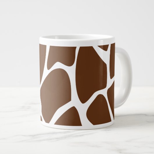 Giraffe Print Pattern in Dunkelbraun. Jumbo-Tasse (Vorderseite Rechts)