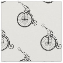 Giraffe reitet auf einem Pfennigrad