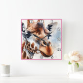 Giraffe Roaming in der afrikanischen Savanne Quadratische Wanduhr (Zuhause)