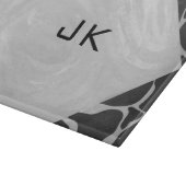Giraffe Schwarz und Light Gray Monogram Schneidebrett (Ecke)