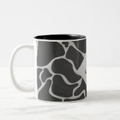 Giraffe Schwarz und Light Gray Monogram Zweifarbige Tasse (Links)