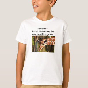 Giraffe Sozialdistanzierung 6 Meter T-Shirt