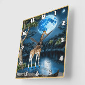 Giraffe Stehend durch Fluss Under Moonlit Sky Quadratische Wanduhr (Winkel)