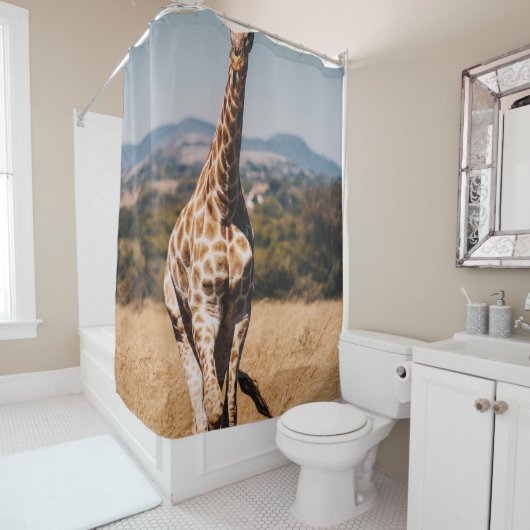 GIRAFFE UMGEBEN VON BROWN GRASS DUSCHVORHANG (Beispiel)