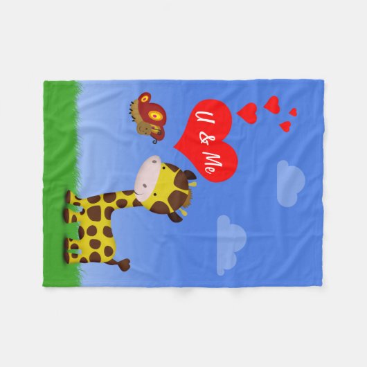 Giraffe und Schmetterling in Liebe Fleecedecke (Vorderseite (Horizontal))
