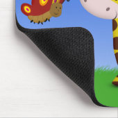 Giraffe und Schmetterling in Liebe Mousepad (Ecke)