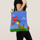 Giraffe und Schmetterling in Liebe Tasche (Von Nahem)