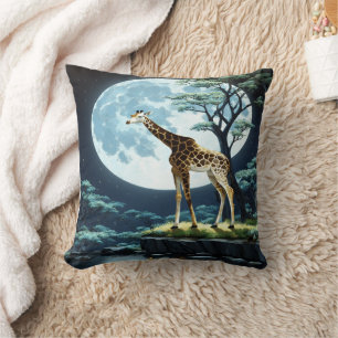 Giraffe unter Vollmond durch ruhiges Wasser Kissen