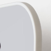 Giraffe wearing glasses blowing a pink bubble gum pickleball schläger (Linke Seite)