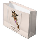 Giraffe Zunge raus und spielerischer Wink - Benutz Große Geschenktüte (Vorderseite Schrägansicht)