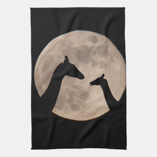 Giraffen auf Vollmond Geschirrtuch (Vertikal)