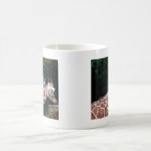 Giraffen, die Hälse reiben Kaffeetasse (Mittel)