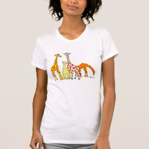 Giraffen-Familie im T-Shirt der orange und gelben