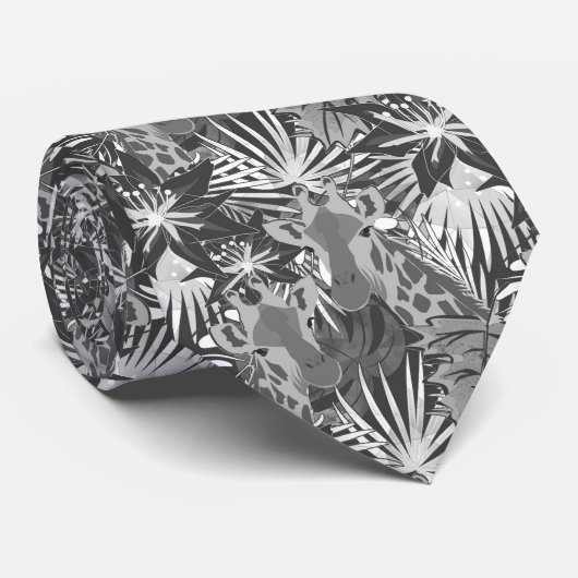 Giraffen im Nachtwald binden den Nacken. Krawatte (Gerollt)