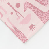 Giraffen in der Savannah in Rosa Fleecedecke (Ecke)