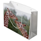Giraffen in Liebe-Geschenktasche Große Geschenktüte (Rückseite Schrägansicht)