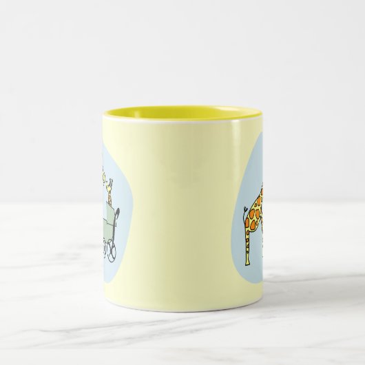 Giraffen-Mama und Baby-Tasse Zweifarbige Tasse (Mittel)