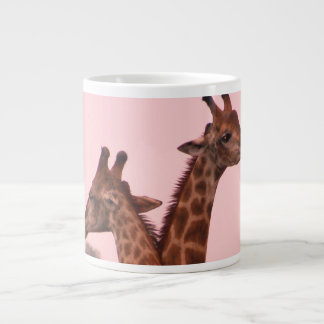 Giraffen mit rosa Himmel Jumbo-Tasse