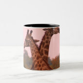Giraffen mit rosa Himmel Zweifarbige Tasse (Mittel)