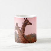 Giraffen, stehend in Mopanobäumen mit rosa Himmel Kaffeetasse (Mittel)
