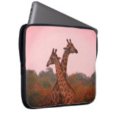 Giraffen, stehend in Mopanobäumen mit rosa Himmel Laptopschutzhülle (Vorne Rechts)
