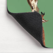 Giraffen- und Babykalbküssen Mousepad (Ecke)