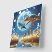 Giraffen wandern unter einem sonnigen Himmel Quadratische Wanduhr (Winkel)