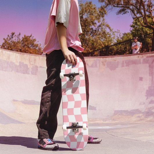 Giralrosa Retro-Schachbrett-Muster Skateboard