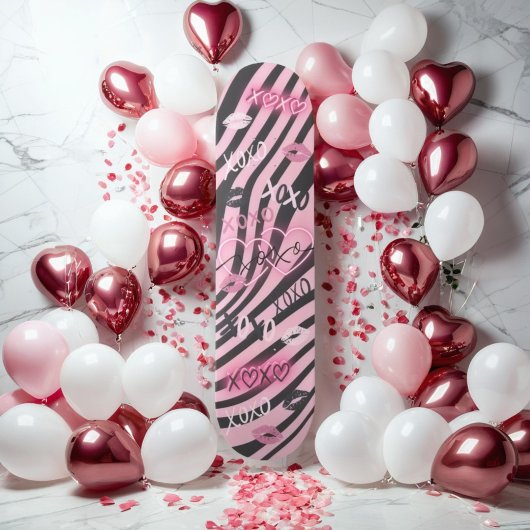 Giralrosa und schwarze XOXO Valentine Skateboard