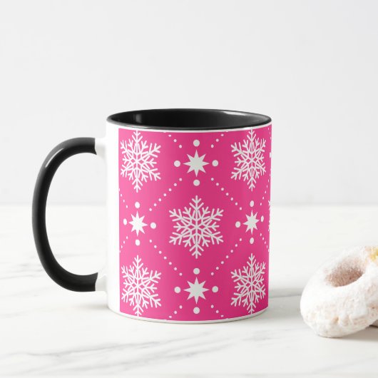 Giralrosa und weiße Schneeflocken Weihnachtsmuster Tasse (Mit Donut)
