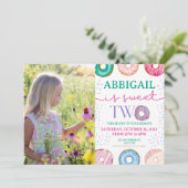 Girl 2. Geburtstag Einladung Zwei Sweet Donut Foto (Stehend Vorderseite)