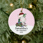 Girl 3. Weihnachtsfeier Santa Zebra Personalisiert Keramikornament<br><div class="desc">Ein skurriler 3. Weihnachtsschmuck mit einem Zebra,  der eine Weihnachtsmannmütze trägt und einen Strumpf und Geschenke hält,  wird auf diesem personalisierten Weihnachtsschmuck der Kinder vorgestellt. Einfach mit dem Namen und dem Jahr Ihres Kindes anpassen. Ideal für ein kleines Mädchen. Grafik © Scrappin Doodles unter www.scrappindoodles.com</div>