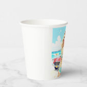 Girl am Strand mit einem klassischen Auto Pappbecher (Rechts)