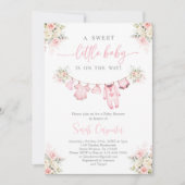 Girl Baby Clothes Kinderdusche Einladung (Vorderseite)