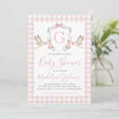 Girl Baby Shower Pink Gingham Stork Monogram Einladung (Stehend Vorderseite)
