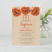 Girl Baptisse Rustic Red Poppies Brown Wood Script Einladung (Stehend Vorderseite)