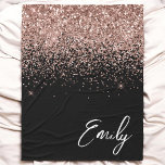 Girl Black Rose Gold Blush Pink Glitzer Monogram Fleecedecke<br><div class="desc">Schwarz und Rose Gold - Schwarz Rosa Sparkle Glitzer Script Monogram Name und Initial Fleece Blanket. Das macht den perfekten 16 Geburtstag,  Hochzeit,  Brautparty,  Jubiläum,  Babydusche oder Junggeselinnen-Abschied Geschenk für jemanden,  der Lieben glamourösen Luxus und schicke Stile.</div>