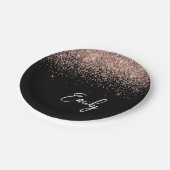 Girl Black Rose Gold Blush Pink Glitzer Monogram Pappteller (Schrägansicht)