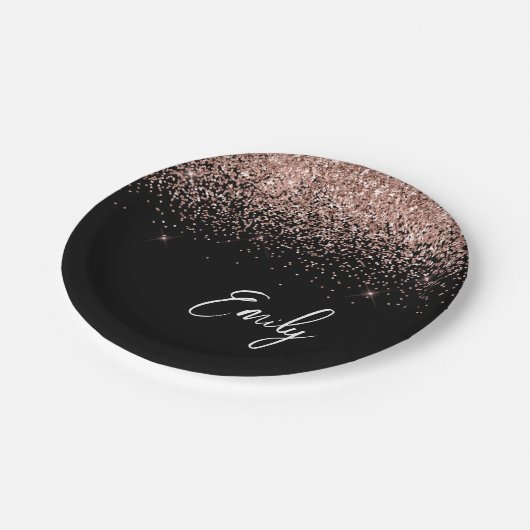 Girl Black Rose Gold Blush Pink Glitzer Monogram Pappteller (Schrägansicht)