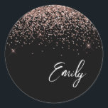 Girl Black Rose Gold Monogram Glam Name Runder Aufkleber<br><div class="desc">Girly Black and Rose Gold - Rosa Imitate belichten metallischen Sparkle Glitzer gebürstete Metal Monogram Name und Initial Paper Party Sticker Address Labels. Das macht den perfekten 16 Geburtstag,  Hochzeit,  Brautparty,  Jubiläum,  Babydusche oder Junggeselinnen-Abschied Geschenk für jemanden,  der Lieben glamourösen Luxus und schicke Stile.</div>