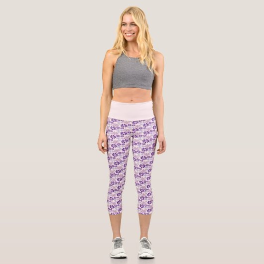 Girl Blush Lila Violettblütengarten Doodle Capri Leggings (Vorderseite)