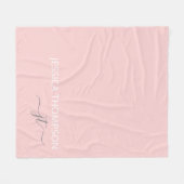 Girl Blush Pink Modern Chic Monogram Name Fleecedecke (Vorderseite (Horizontal))