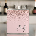Girl Blush Pink Rose Gold Glitzer Monogram Flachmann<br><div class="desc">Girly Rose Gold - Blush Pink Imitate Foil Metallic Sparkle Glitzer Monogram Name and Initial Party Flask. Das macht den perfekten 16 Geburtstag,  Hochzeit,  Brautparty,  Jubiläum,  Babydusche oder Junggeselinnen-Abschied Geschenk für jemanden,  der Lieben glamourösen Luxus und schicke Stile.</div>